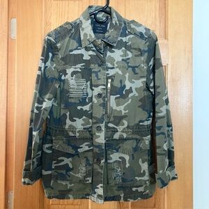 Camo Utility Jacket by Love Tree
Size Medium